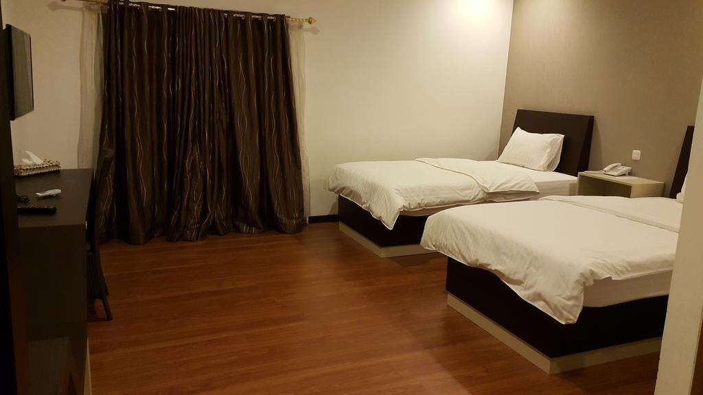 Kampoeng Nelayan Hotel Palu Phòng bức ảnh