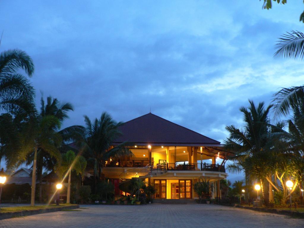 Kampoeng Nelayan Hotel Palu Ngoại thất bức ảnh