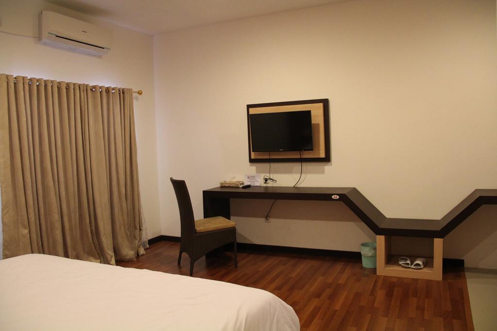 Kampoeng Nelayan Hotel Palu Phòng bức ảnh