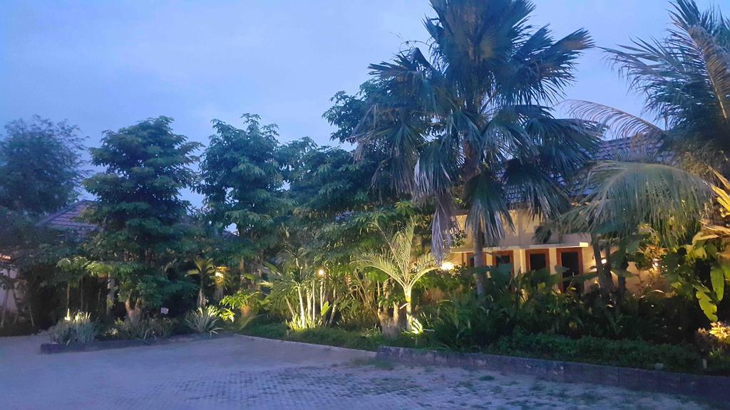 Kampoeng Nelayan Hotel Palu Ngoại thất bức ảnh