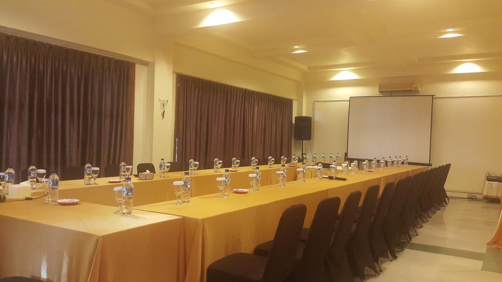 Kampoeng Nelayan Hotel Palu Ngoại thất bức ảnh